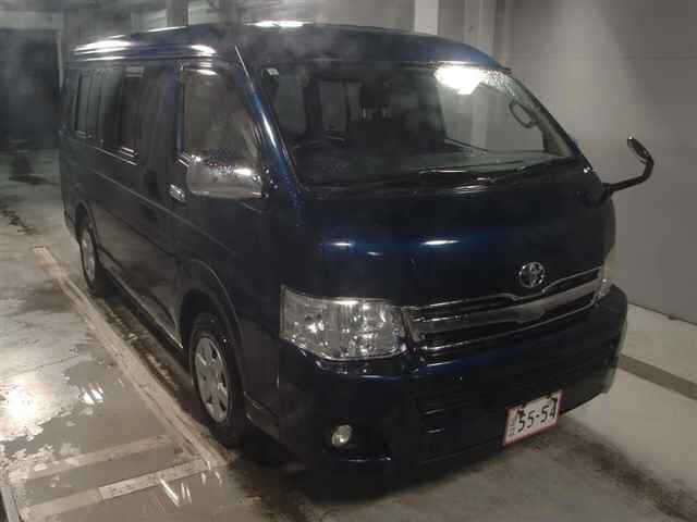 TOYOTA HIACE — фото