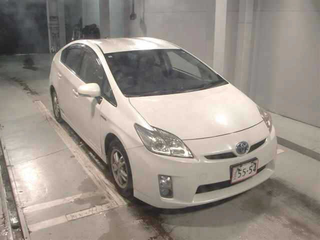 TOYOTA PRIUS — фото