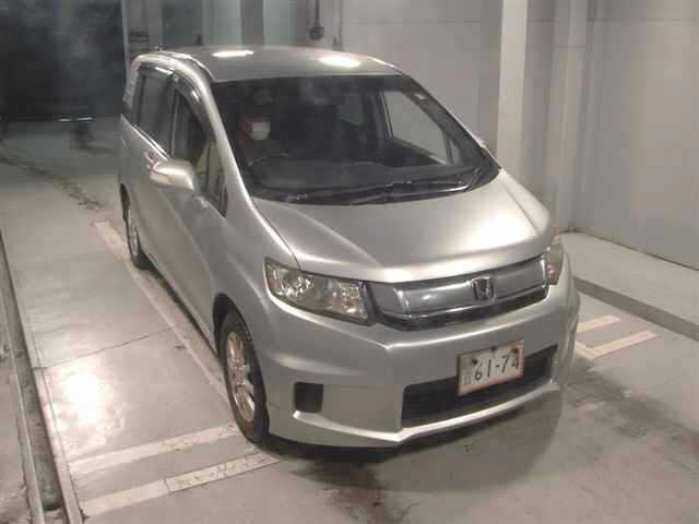 HONDA FREED — фото