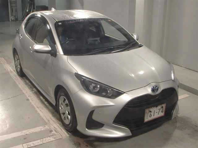 TOYOTA YARIS — фото