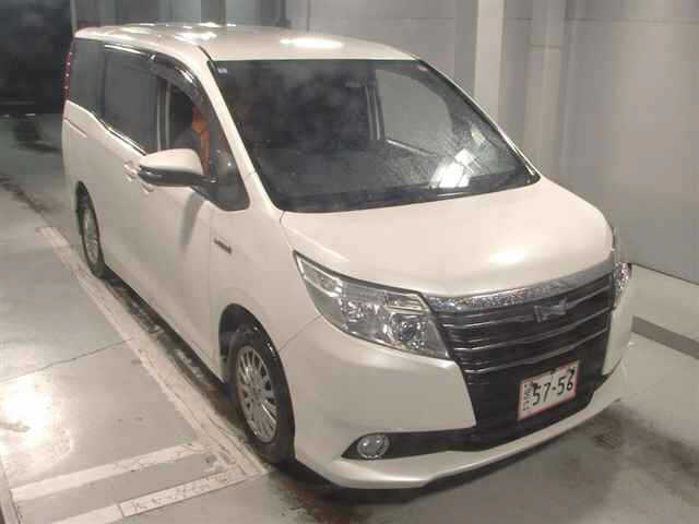 TOYOTA NOAH — фото