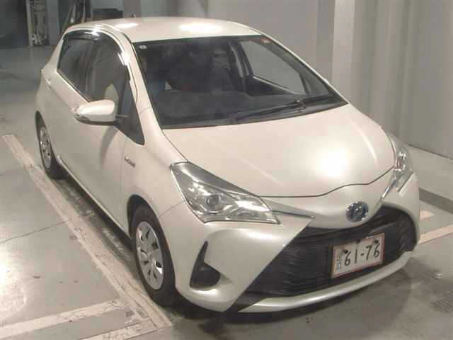 TOYOTA VITZ — фото