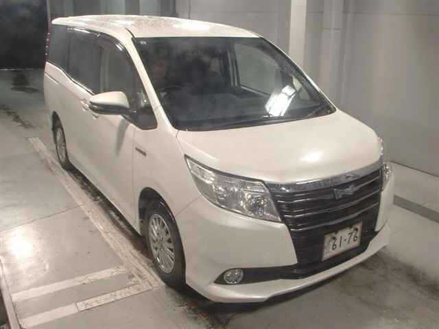 TOYOTA NOAH — фото