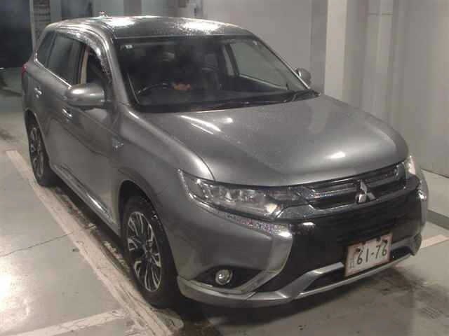 MITSUBISHI OUTLANDER — фото