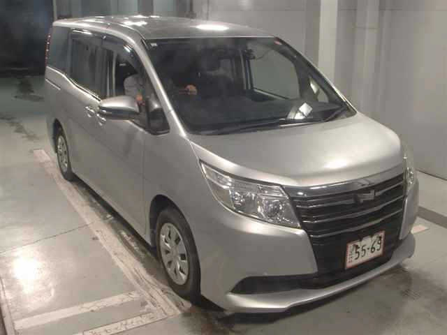 TOYOTA NOAH — фото
