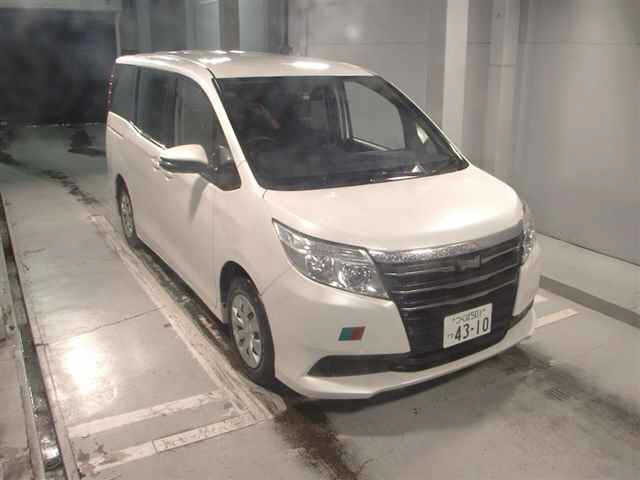 TOYOTA NOAH — фото