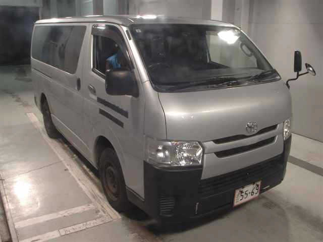 TOYOTA HIACE — фото
