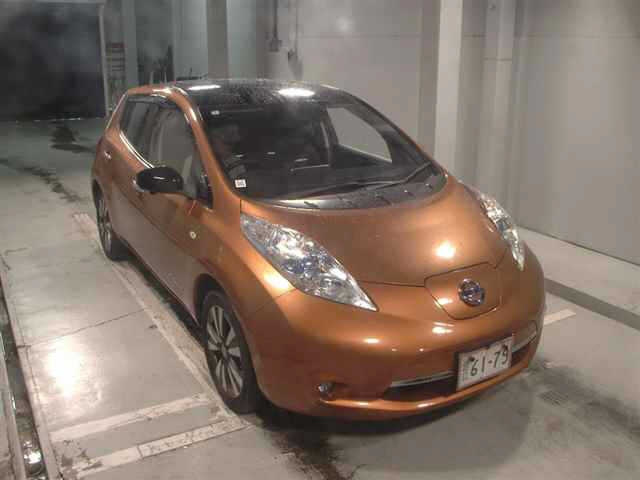 NISSAN LEAF — фото