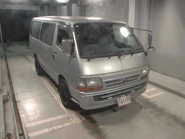 TOYOTA HIACE — фото