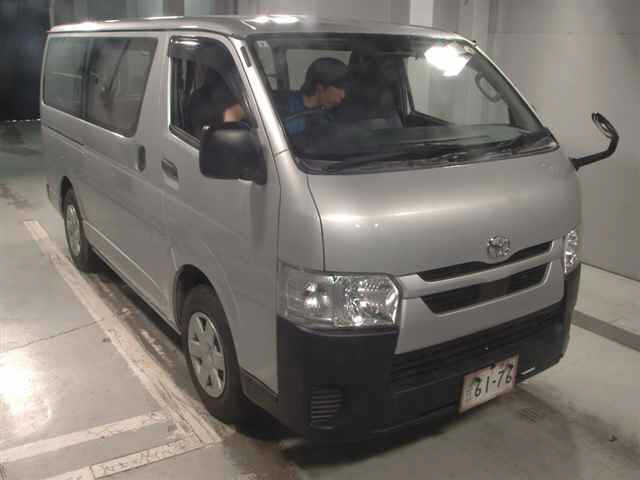 TOYOTA HIACE — фото