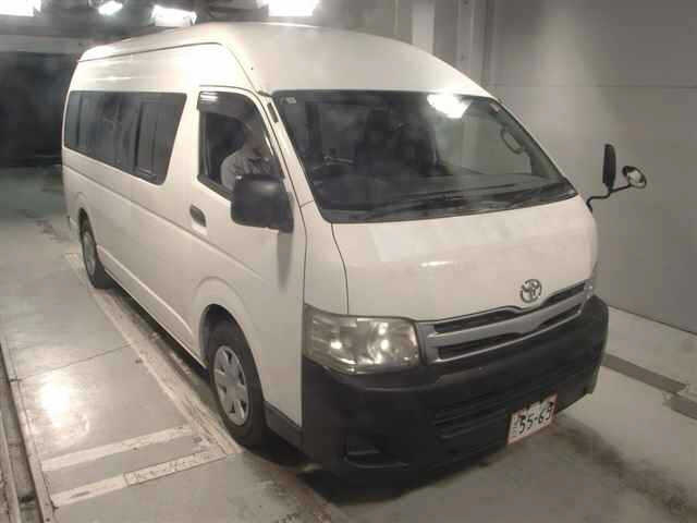 TOYOTA HIACE — фото