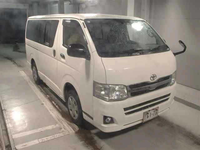 TOYOTA HIACE — фото
