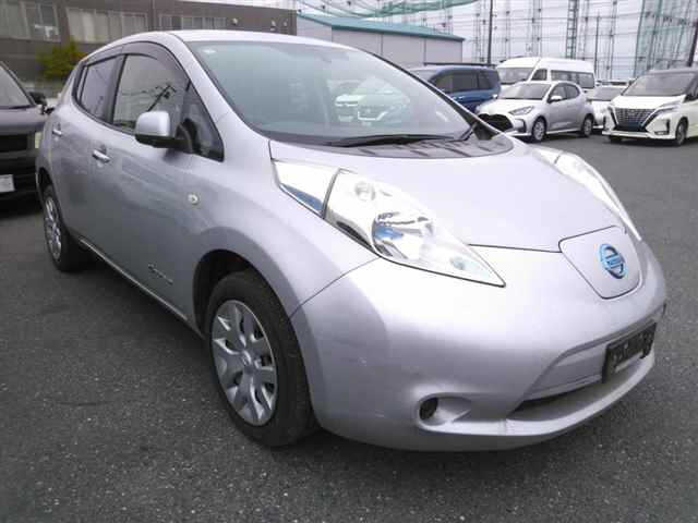 NISSAN LEAF — фото