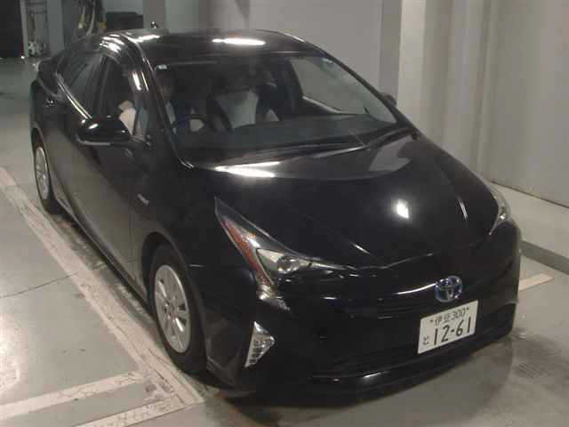 TOYOTA PRIUS — фото