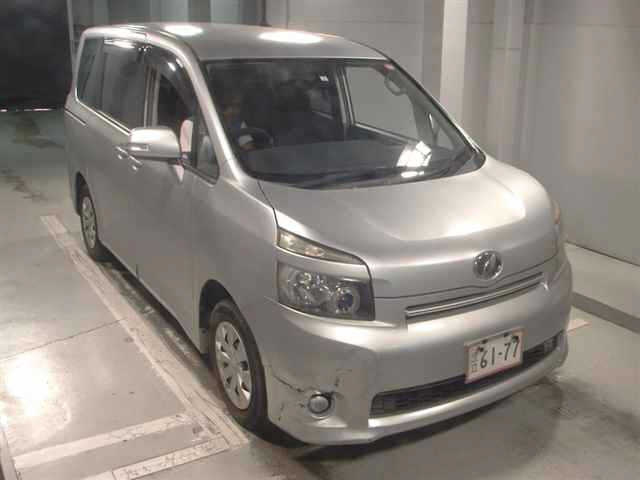 TOYOTA NOAH — фото