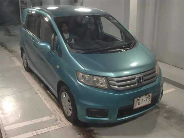 HONDA FREED — фото