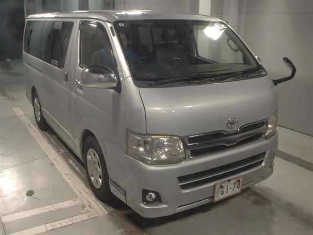 TOYOTA HIACE — фото
