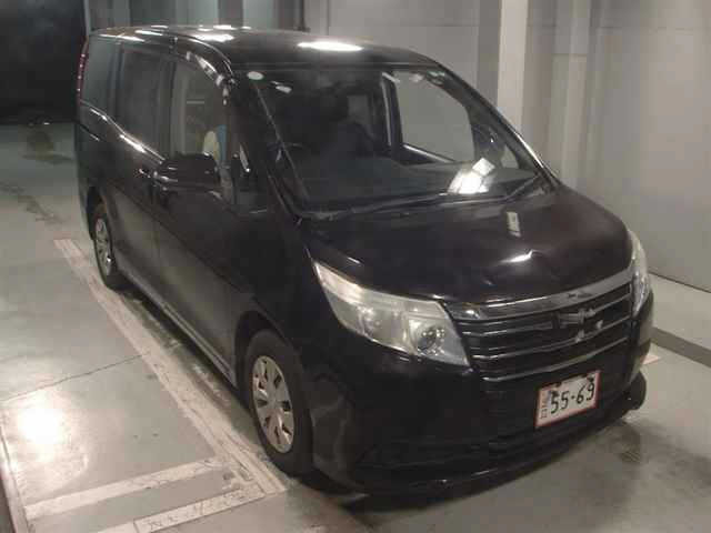 TOYOTA NOAH — фото