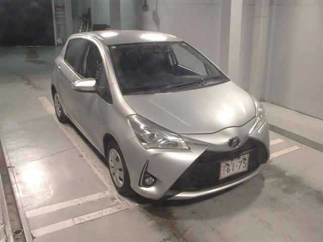 TOYOTA VITZ — фото