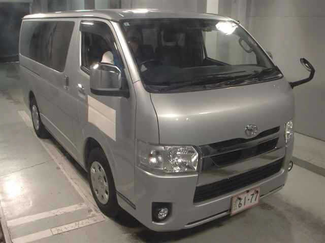 TOYOTA HIACE — фото
