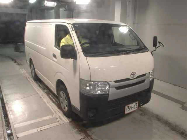 TOYOTA HIACE — фото