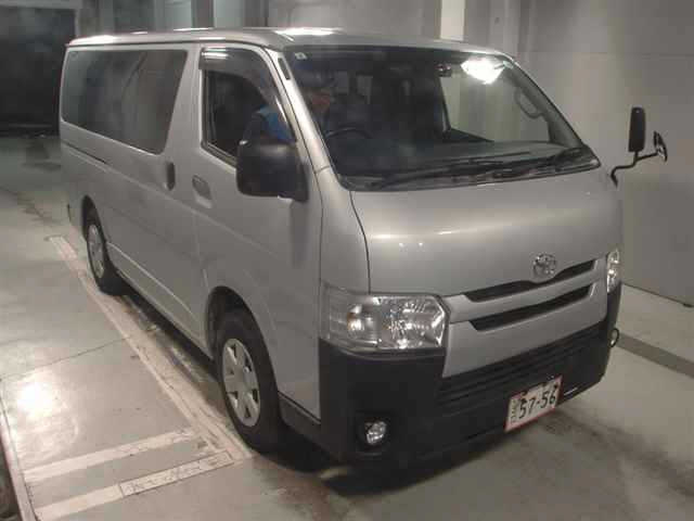 TOYOTA HIACE — фото