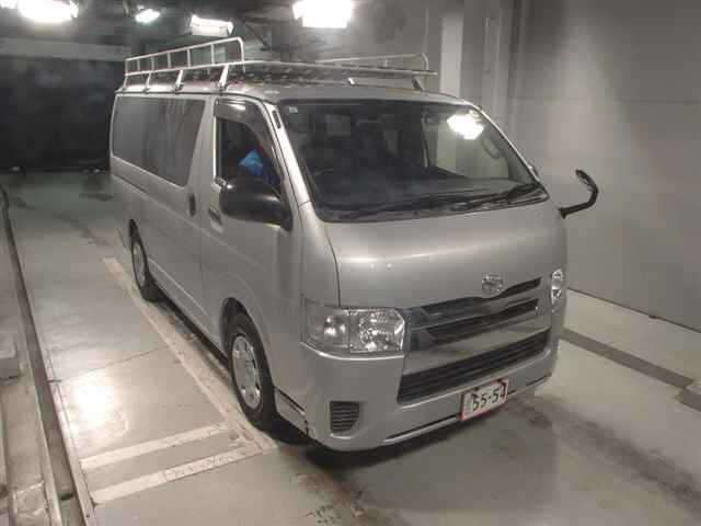 TOYOTA HIACE — фото