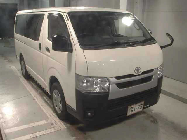 TOYOTA HIACE — фото