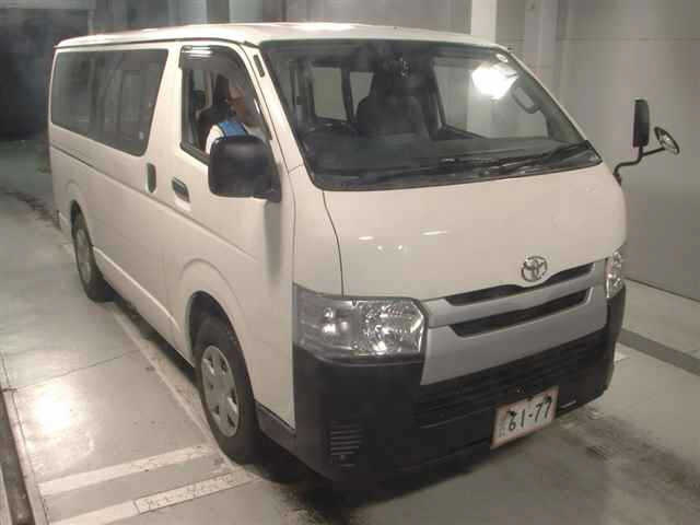 TOYOTA HIACE — фото