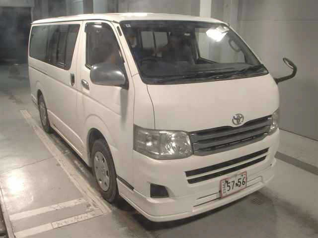 TOYOTA HIACE — фото