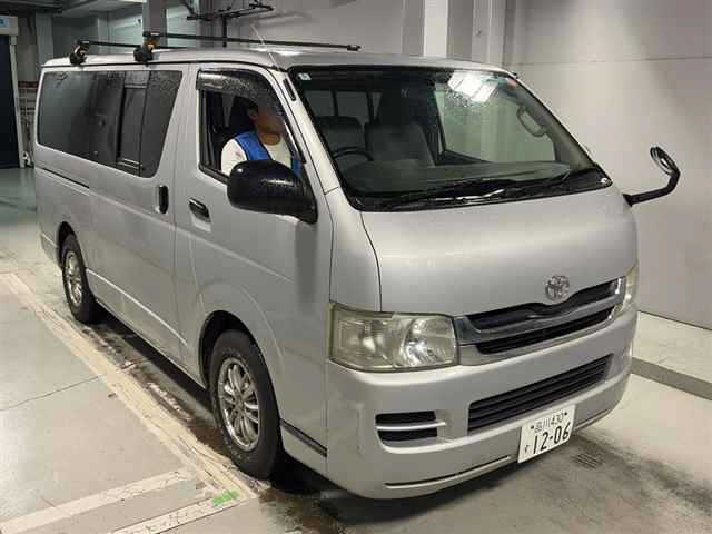 TOYOTA HIACE — фото