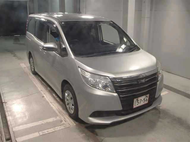 TOYOTA NOAH — фото