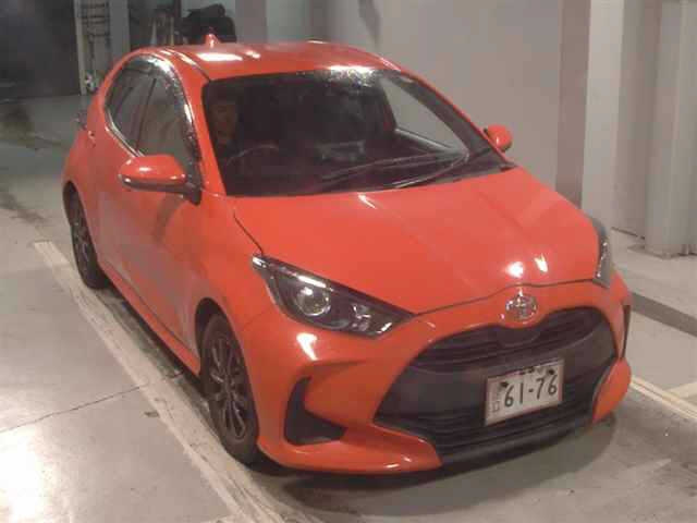 TOYOTA YARIS — фото