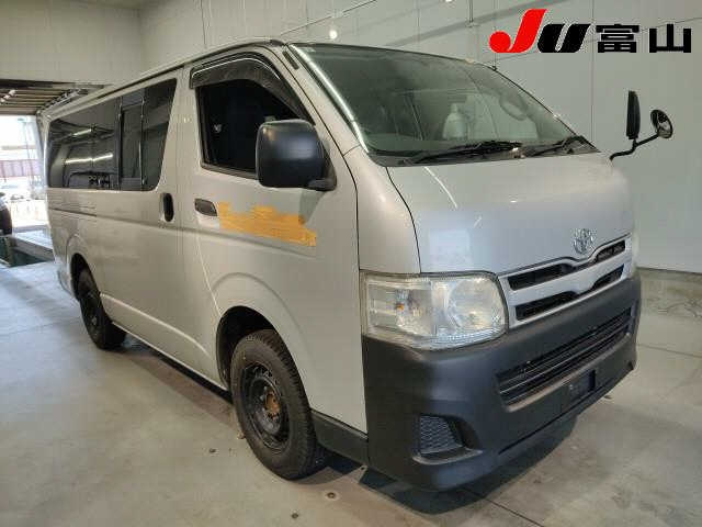 TOYOTA REGIUS — фото
