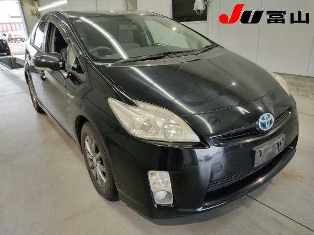 TOYOTA PRIUS — фото