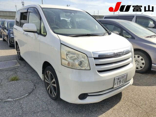 TOYOTA NOAH — фото