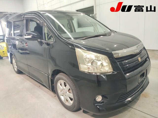 TOYOTA NOAH — фото