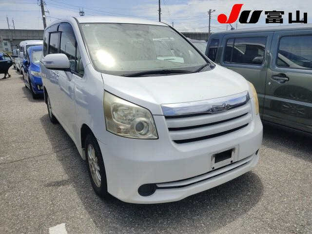 TOYOTA NOAH — фото