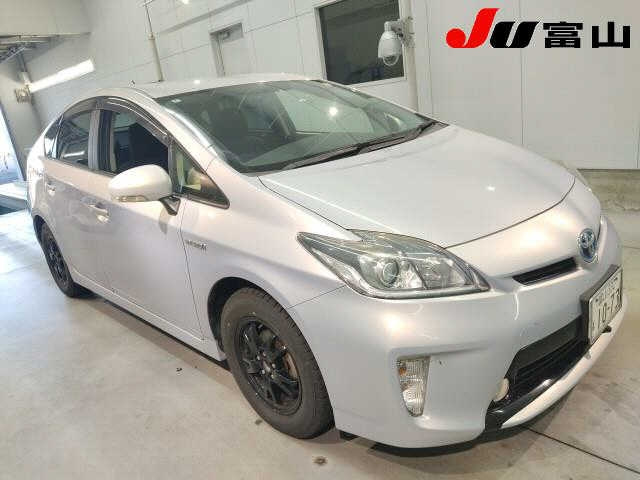 TOYOTA PRIUS — фото
