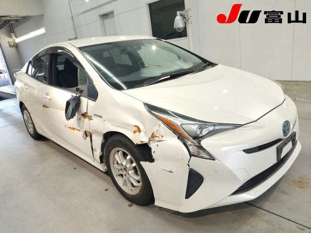 TOYOTA PRIUS — фото