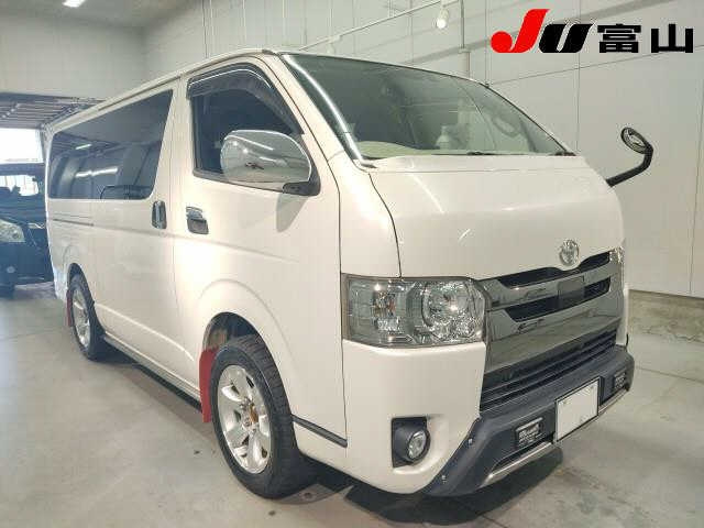 TOYOTA HIACE — фото