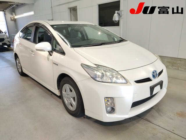 TOYOTA PRIUS — фото