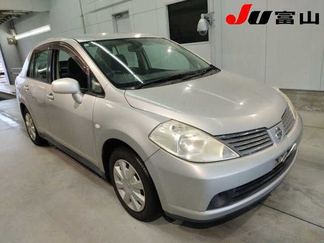 NISSAN TIIDA — фото