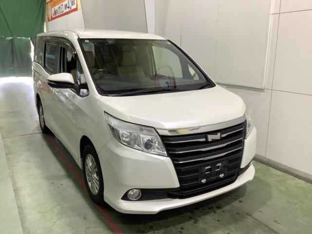 TOYOTA NOAH — фото