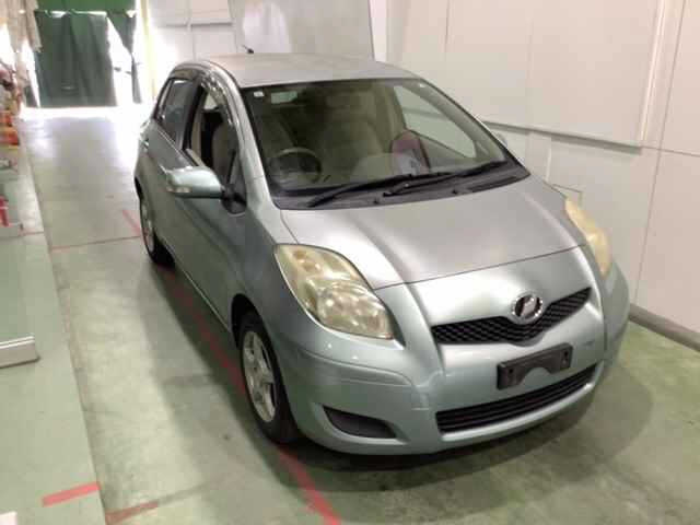 TOYOTA VITZ — фото