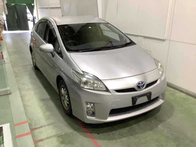 TOYOTA PRIUS — фото