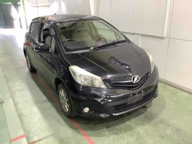 TOYOTA VITZ — фото