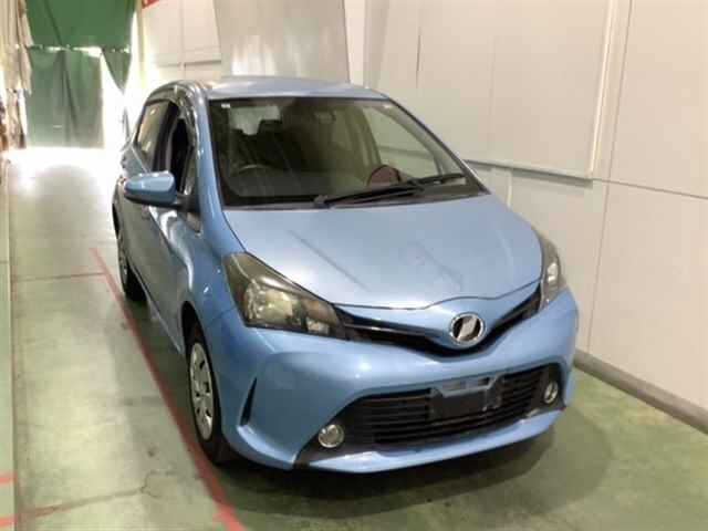 TOYOTA VITZ — фото