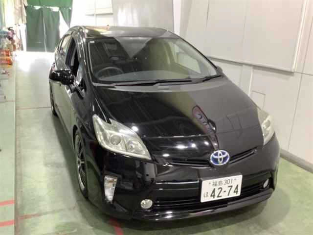 TOYOTA PRIUS — фото