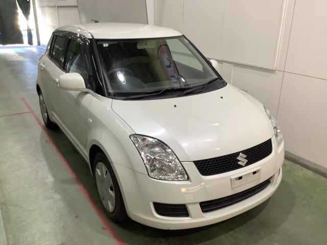 SUZUKI SWIFT — фото